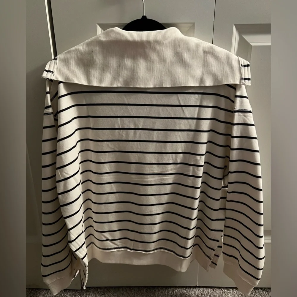 NWT Fleece V-Neck Sweatshirt. Size 00. - Picture 3 of 12
